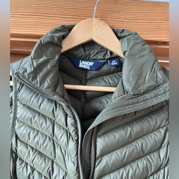 Land’s End Ultralight Packable Down Vest - Picture 4 of 6